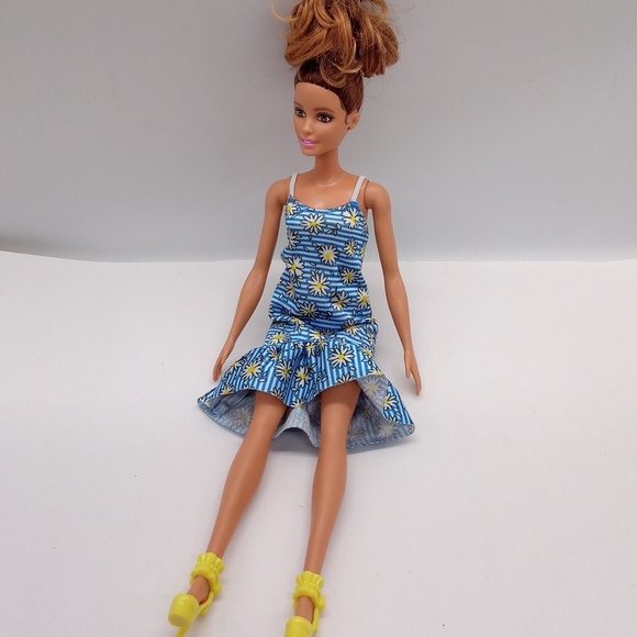 💵3\$12 FILL A BOX SALE! Barbie Brown Hair Doll - Picture 4 of 4